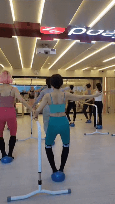 제목: "웨딩드레스부터 갱년기 골다공증까지, 여성의 평생 숙제 '속근육' 해결사는 바레(Barre)" 3