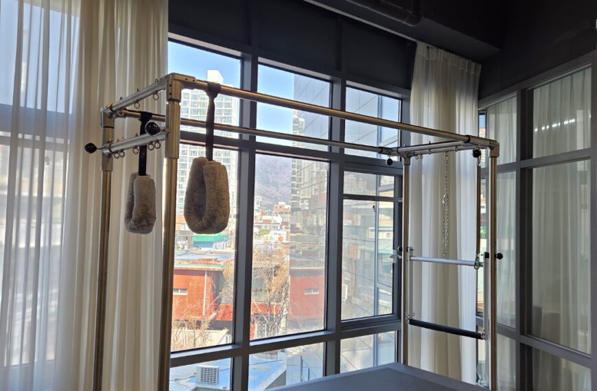 [전문가 칼럼] 지긋지긋한 어깨 통증과 두통, 범인은 ‘팔’이 아니라 ‘날개뼈’였다