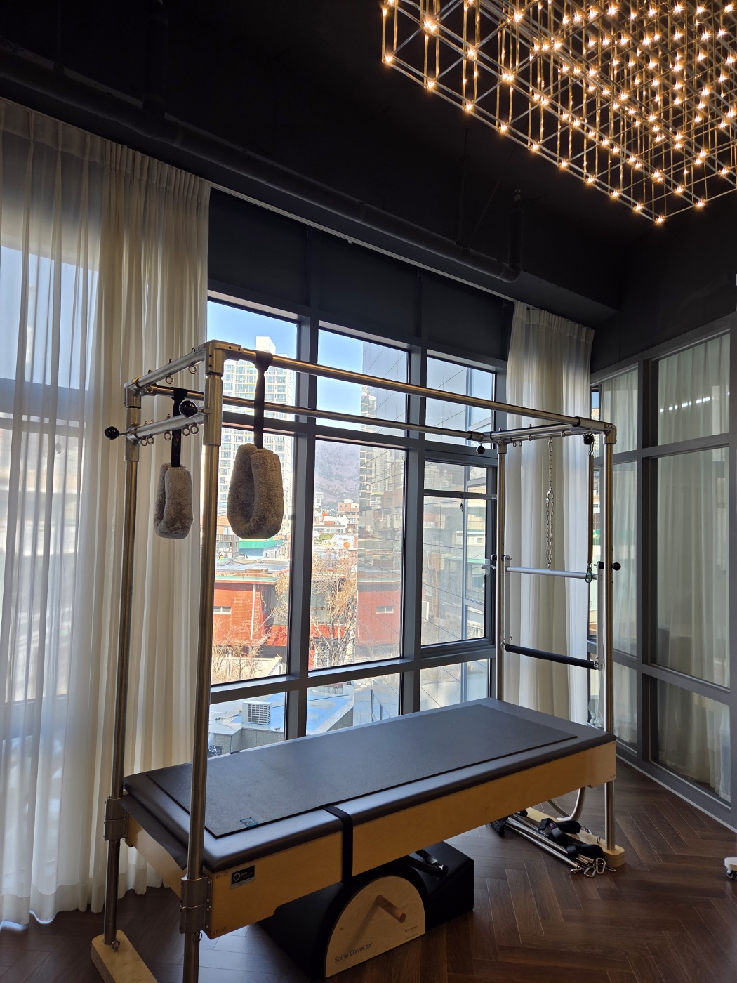 [전문가 칼럼] 지긋지긋한 어깨 통증과 두통, 범인은 ‘팔’이 아니라 ‘날개뼈’였다